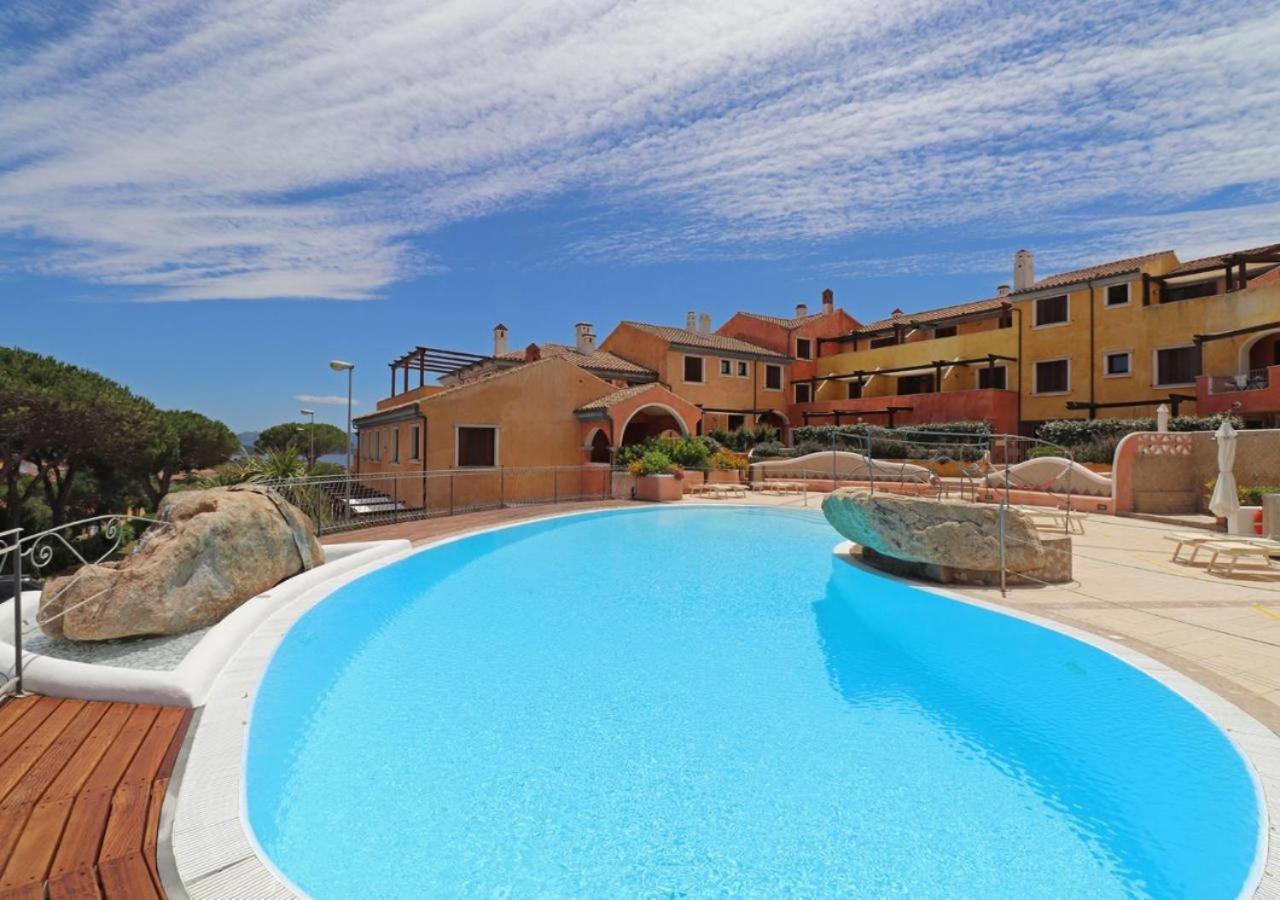 Residence Borgo Punta Villa Ла-Маддалена Екстер'єр фото