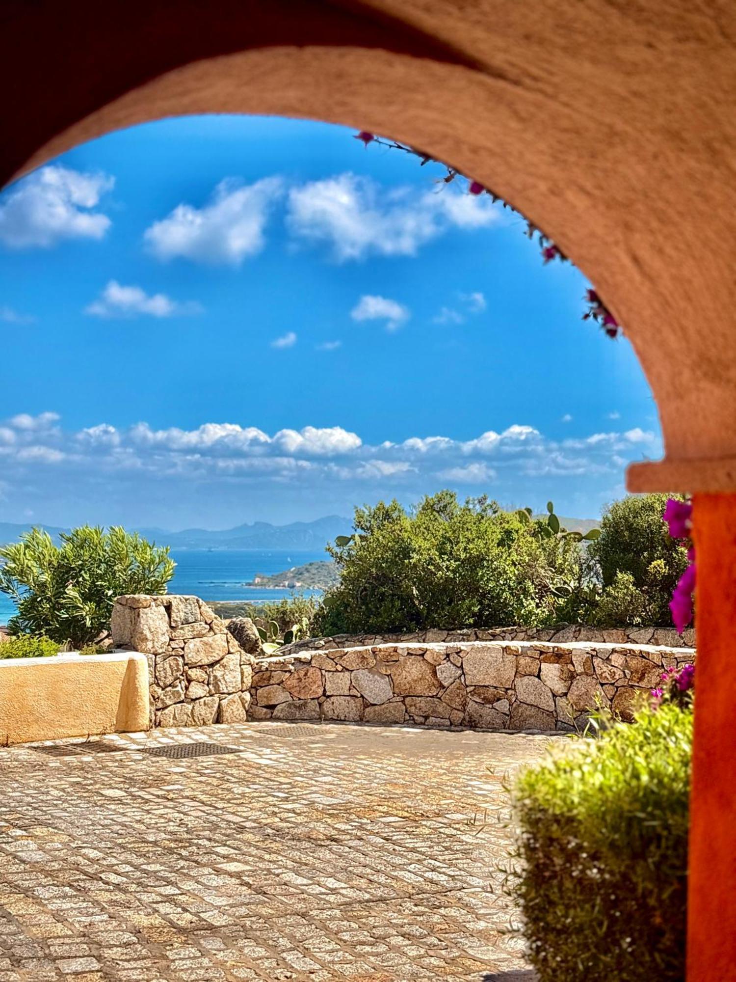 Residence Borgo Punta Villa Ла-Маддалена Екстер'єр фото
