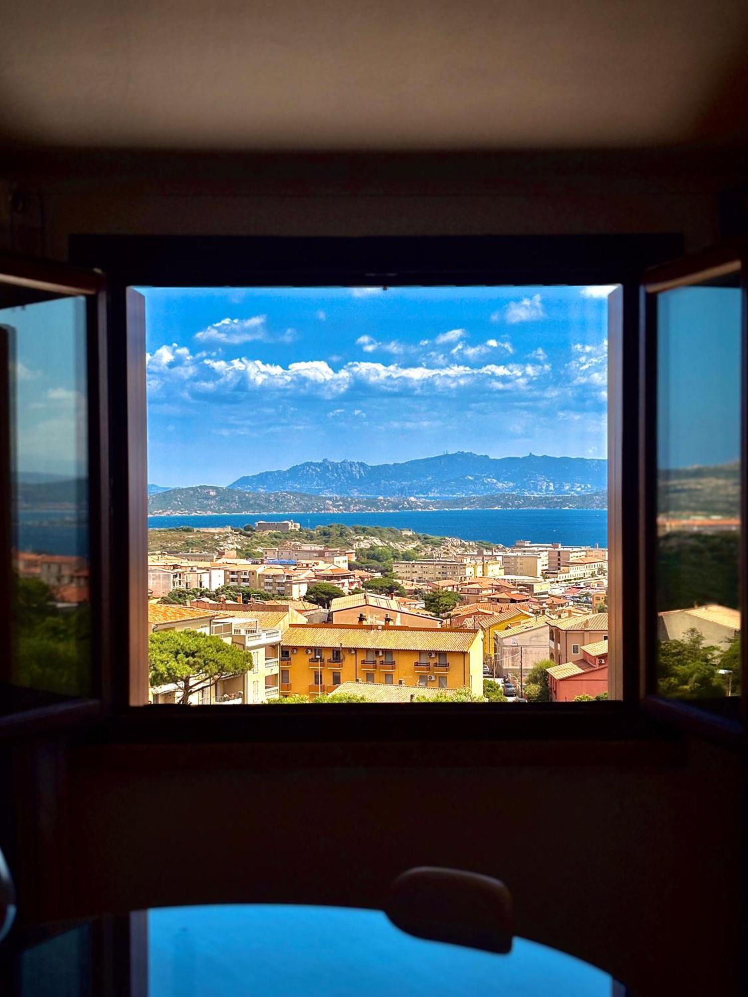 Residence Borgo Punta Villa Ла-Маддалена Екстер'єр фото