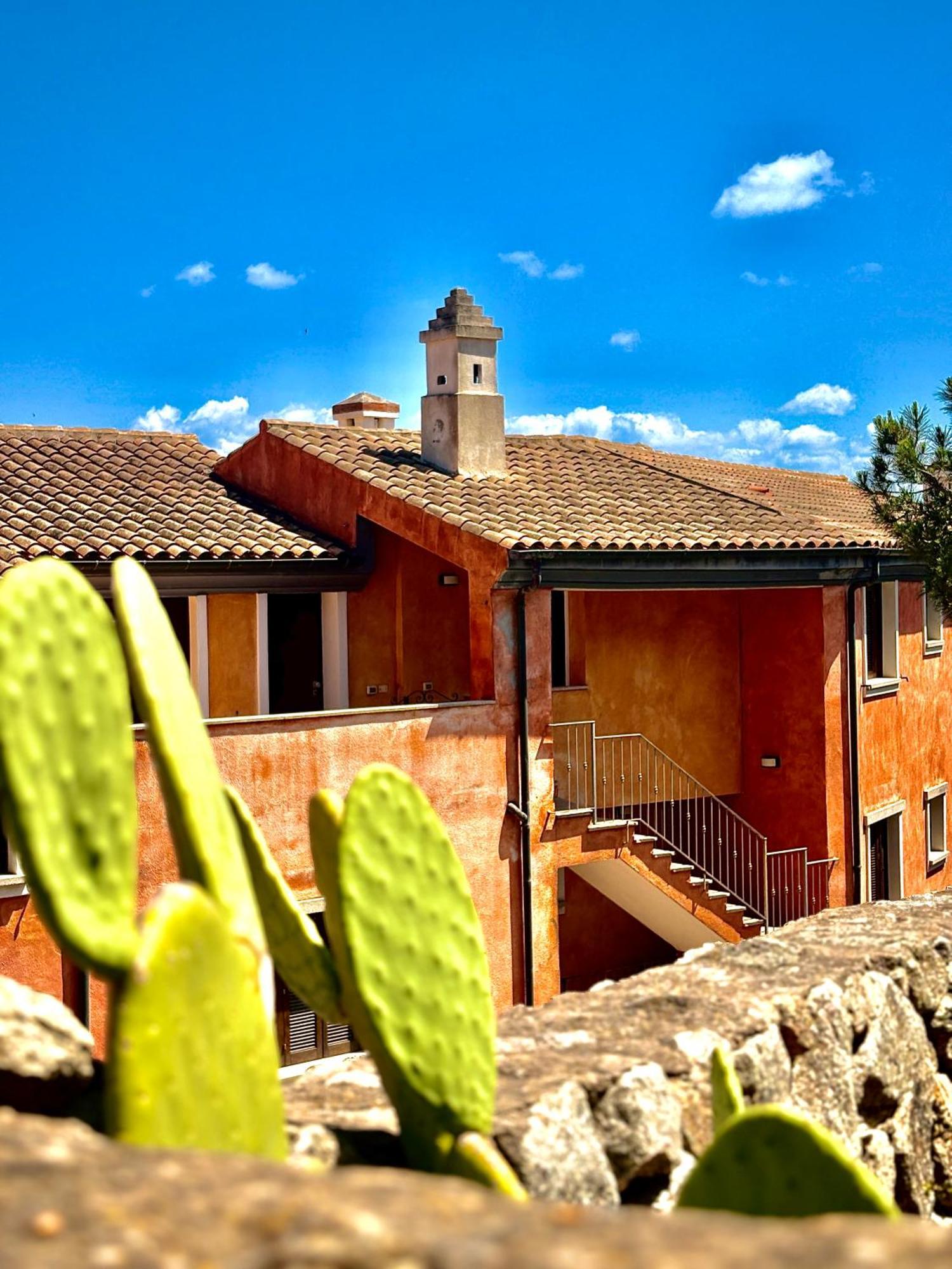 Residence Borgo Punta Villa Ла-Маддалена Екстер'єр фото