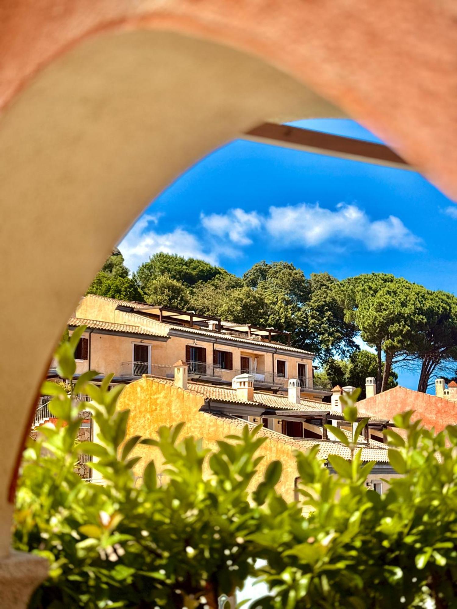 Residence Borgo Punta Villa Ла-Маддалена Екстер'єр фото